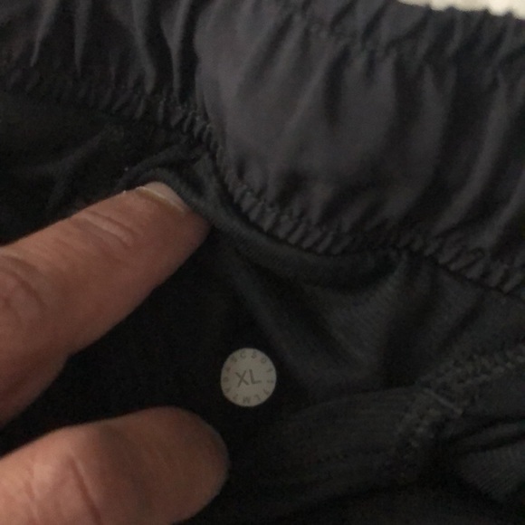 Lululemon men’s short size XL - Picture 7 of 8